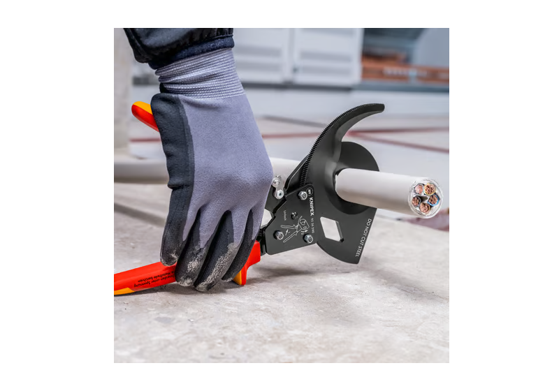 Détail du mécanisme à couronne dentée du coupe-câbles Knipex 280mm.