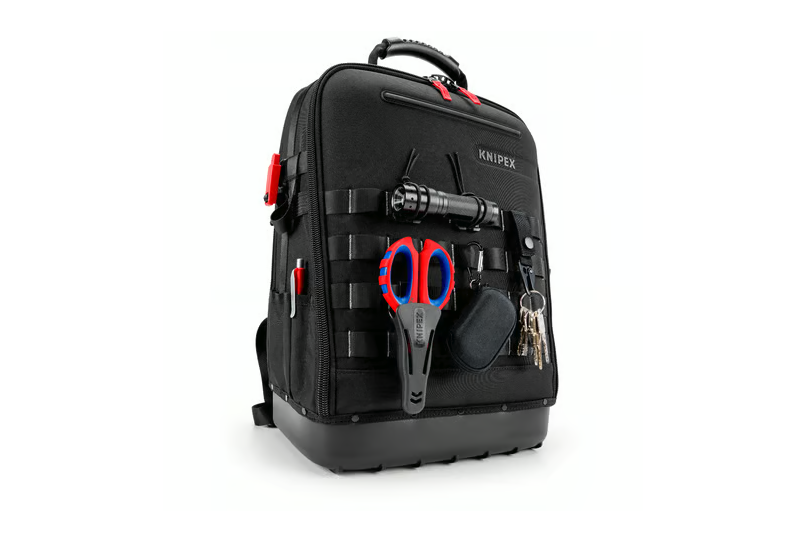 Sangles de poitrine et réglages ergonomiques pour un portage confortable de 15 kg de charge.