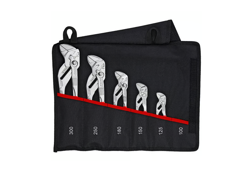 Jeu de 4 pinces-clés KNIPEX 00 19 55 S4 dans leur trousse enroulable.