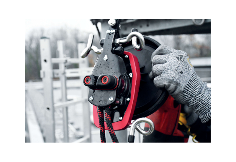 Système de sauvetage compact 3,2 kg frein magnétique NFC traçabilité longueur max 500 m RESCUEHUB TC065 Delta Plus