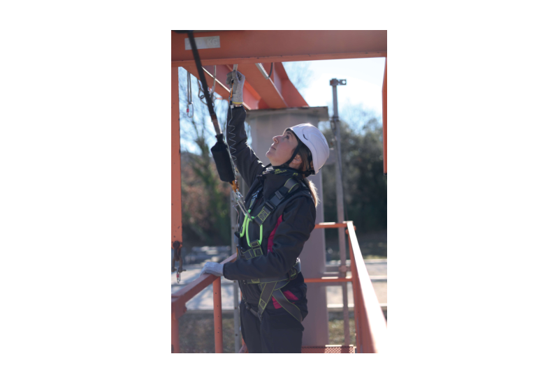 Antichute à rappel automatique sangle Delta Plus MICROBLOC AN106 – 1,8 m F2, 140 kg, grand crochet 55 mm, EN360