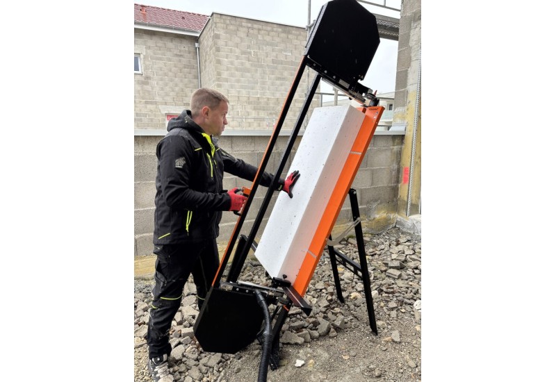 Coupeuse IMER TIGRIS 1250 CX en position compacte pliée pour transport avec sac de portage inclus