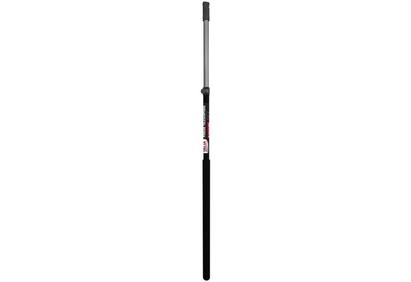 Plaquiste lissant un plafond avec la perche télescopique aluminium Taliaplast 441652 et adaptateur