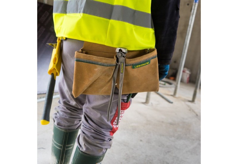 Bande rétro-réfléchissante de la bipoche Leborgne Batipro pour visibilité chantier en faible luminosité