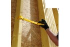 Pince à décoffrer Sylvapro® utilisée pour décoffrer un montant de mur ossature bois