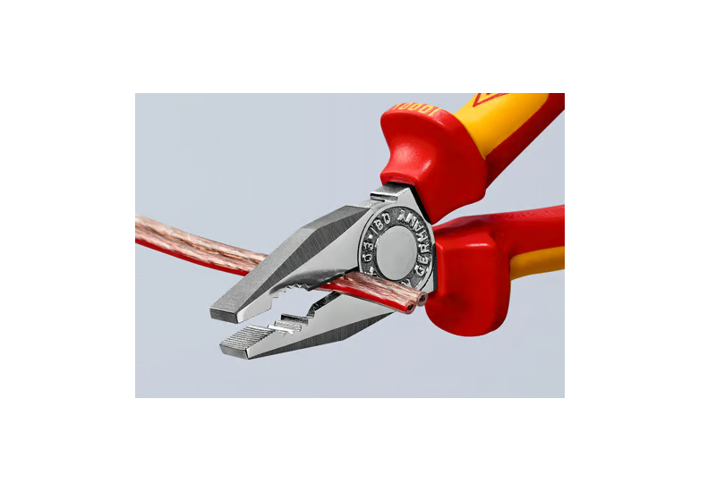 Tranchants longs de la pince universelle Knipex pour couper les câbles épais