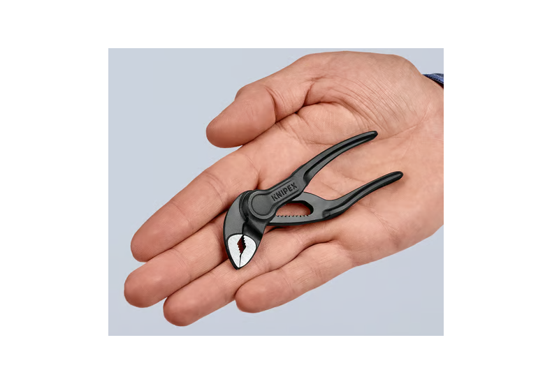 Copier
Mâchoires dentées trempées de la Knipex Cobra XS serrant un écrou de 24 mm