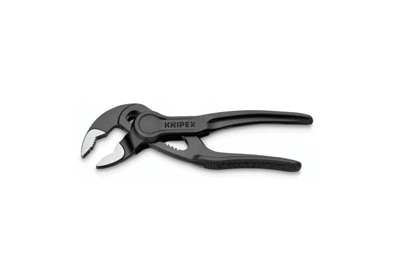 Tête fine de la Knipex Cobra XS pour accéder aux espaces les plus exigus