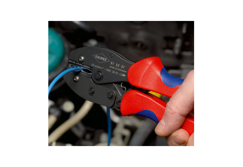 Poignées bi-matières ergonomiques de la pince à sertir Knipex PreciForce