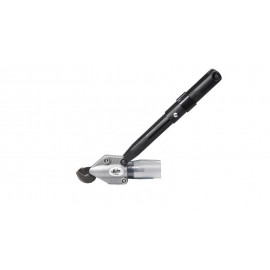 Cisaille acier Jouanel MALTS-AC montée sur une perceuse sans fil découpant une tôle galvanisée.